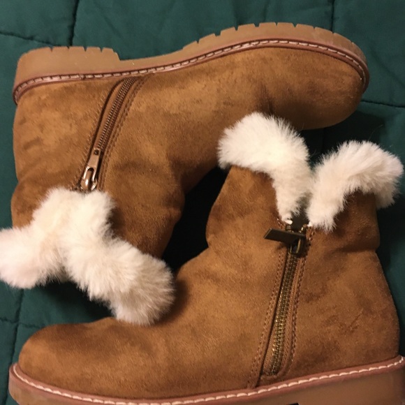 American Eagle fur topped brown boots, size 7, only worn a few times - Picture 3 of 5